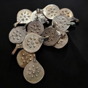 *New*  Unique Vintage Silver Metal  Embossed Charms/Pendants (6 Pairs per bag)